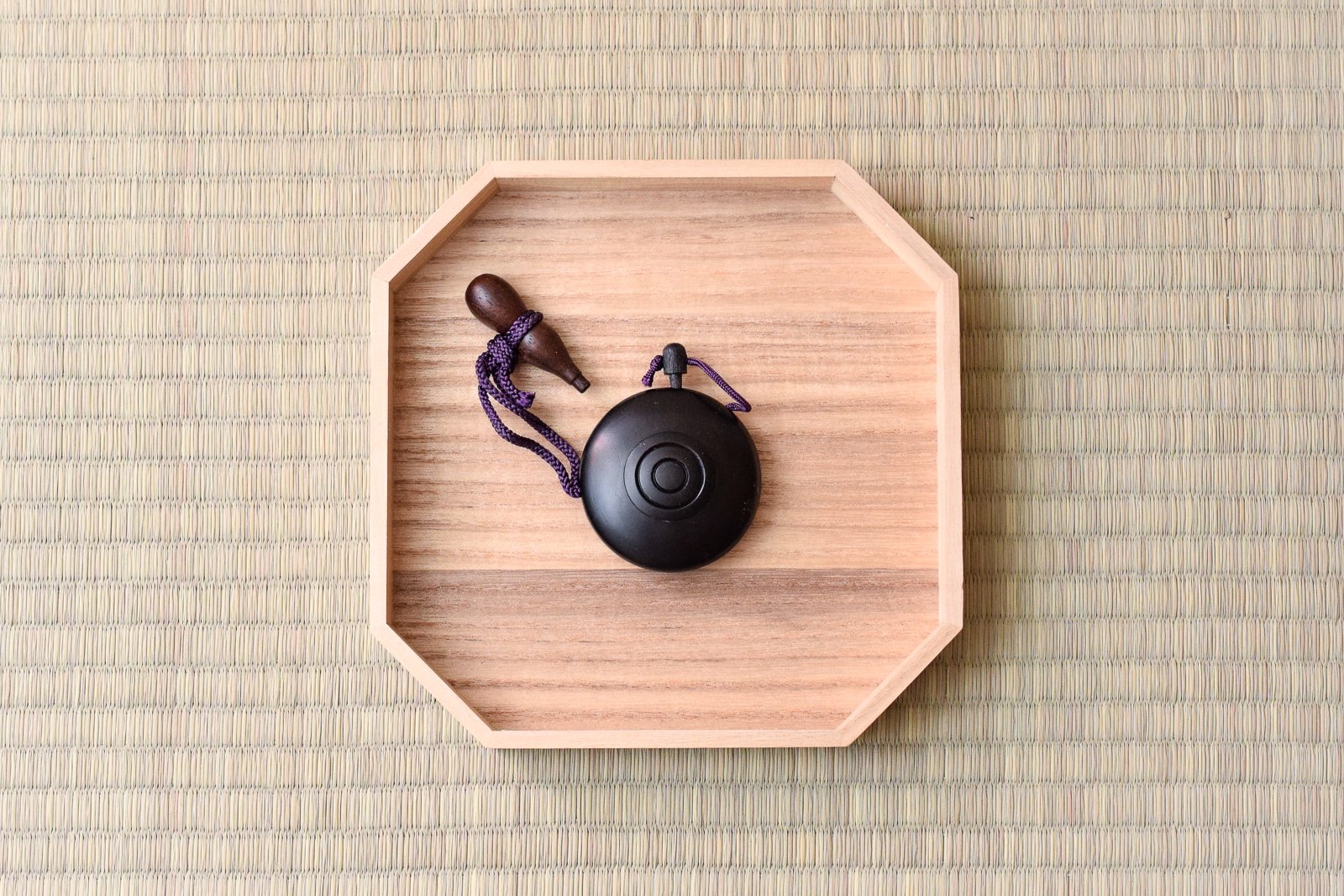 塗香入れ（大）黒檀 – Juttoku.