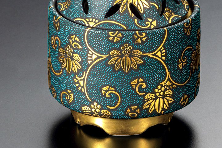 生産終了】2.8号小槌香炉・青粒松竹梅文/仲田錦玉 – Juttoku.