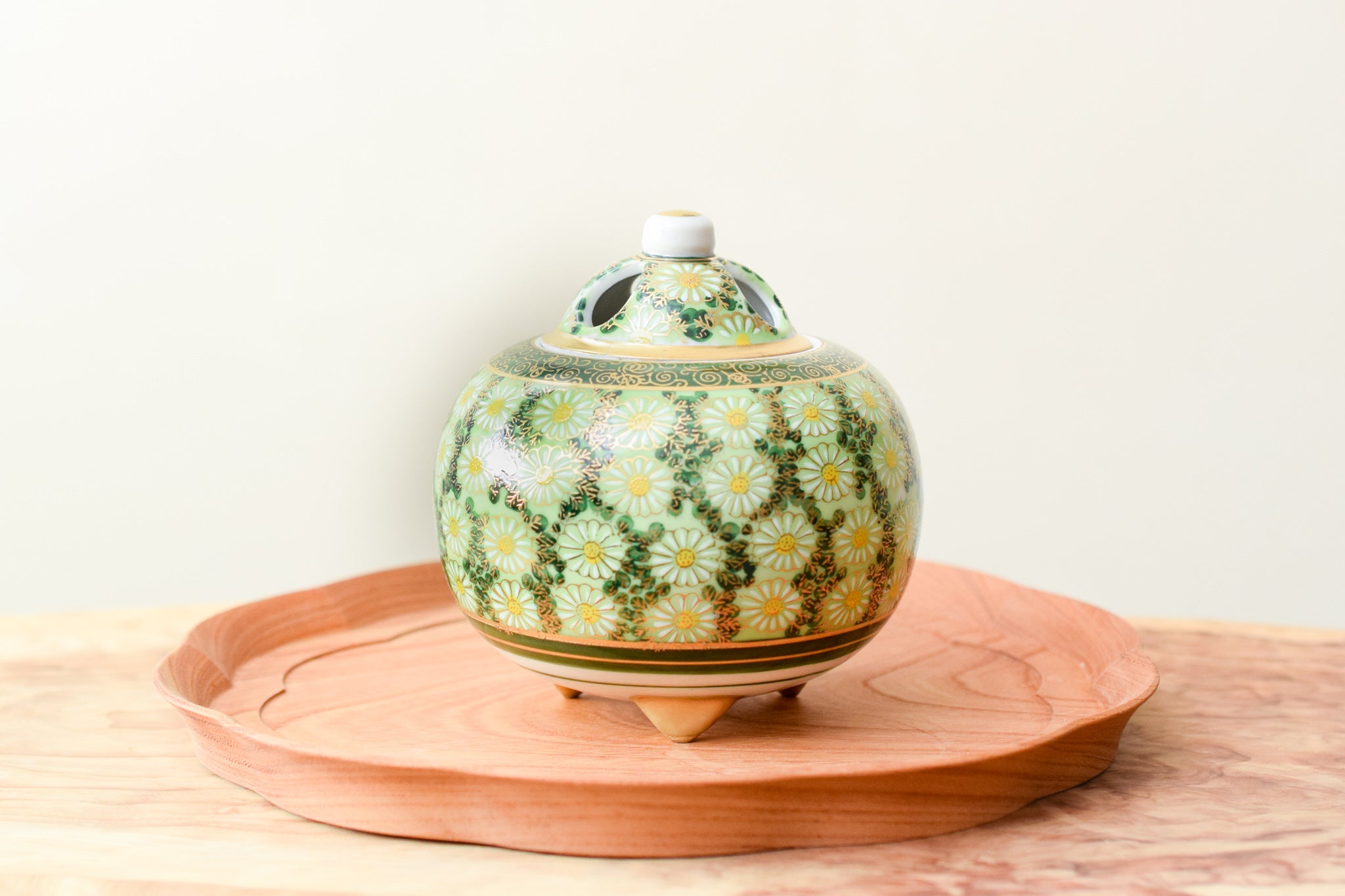 菊の花  香炉  茶道具 香道具  工芸品 美術品 置物 銅製 菊皿香炉 茶道香炉 香道具 装飾品 工芸品 置物 - メルカリ